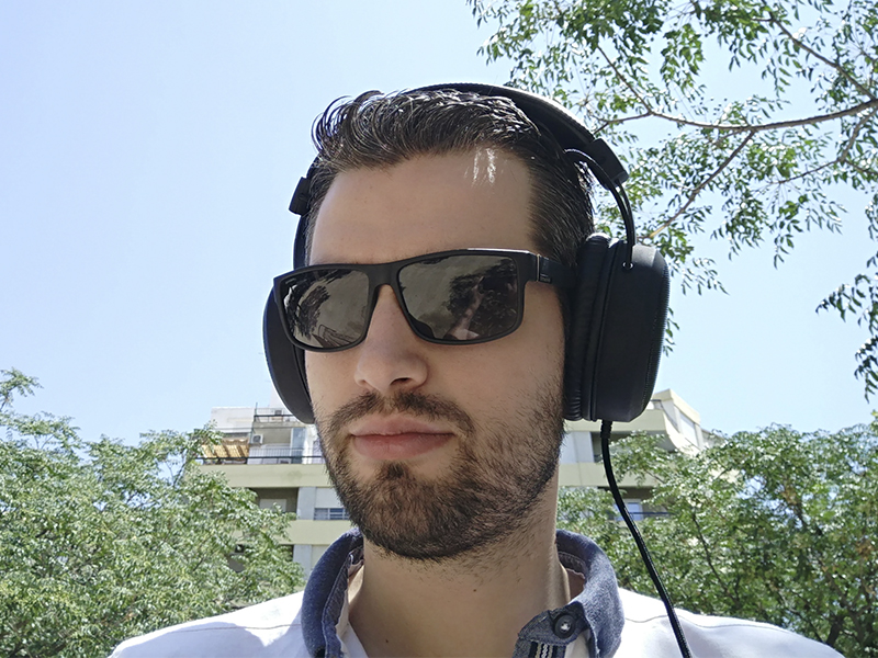 Ajustables en altura pero no en inclinación, aún así, se pueden utilizar con gafas Sharkoon B1
