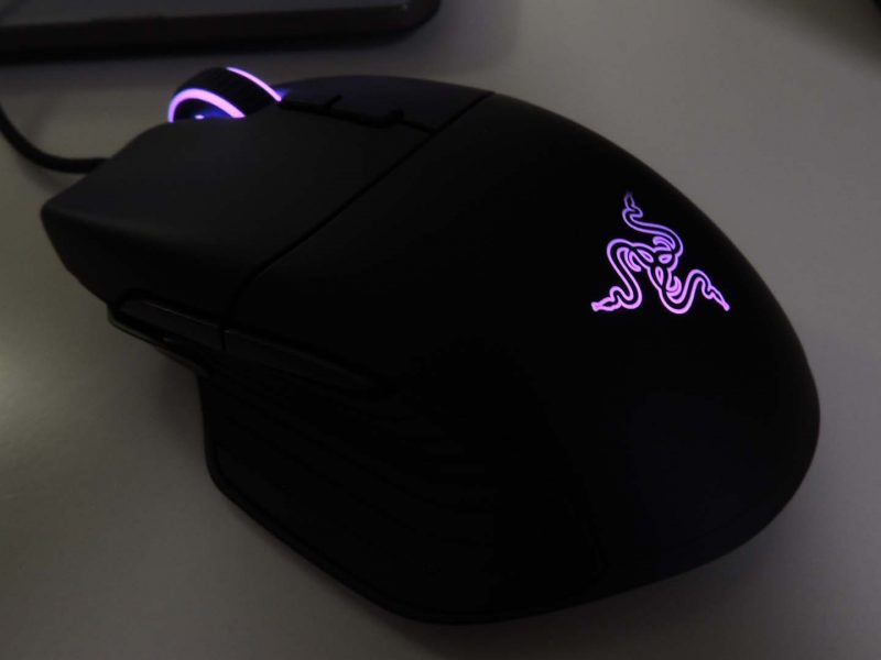 luz razer basilisk