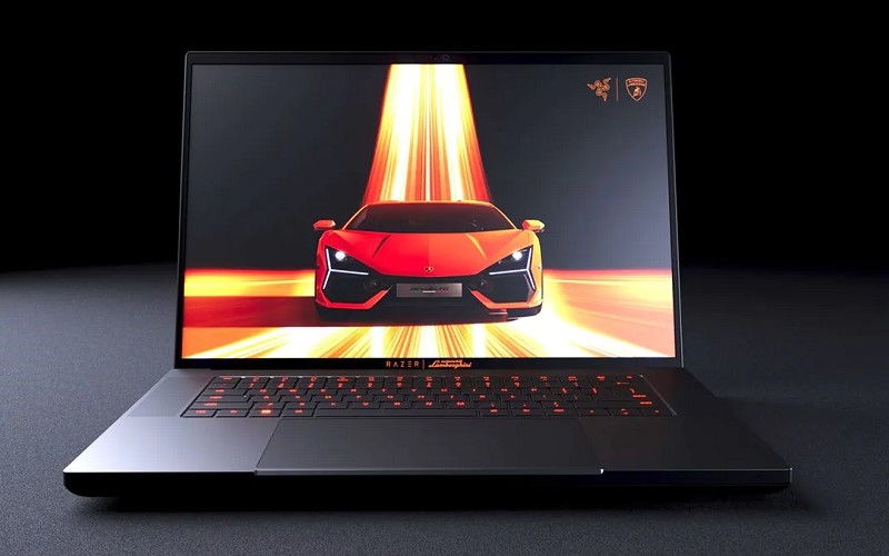 Razer Blade 16 x Automobili Lamborghini Edition