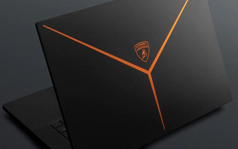 Razer Blade 16 x Automobili Lamborghini Edition