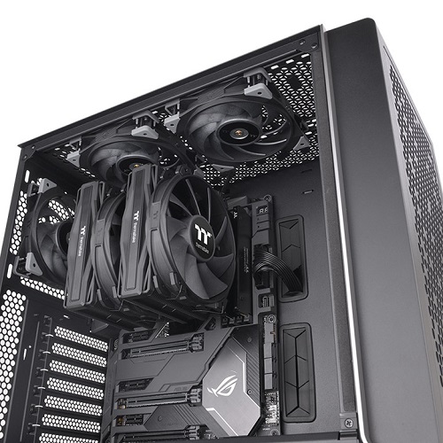 TOUGHAIR 710 Black de Thermaltake