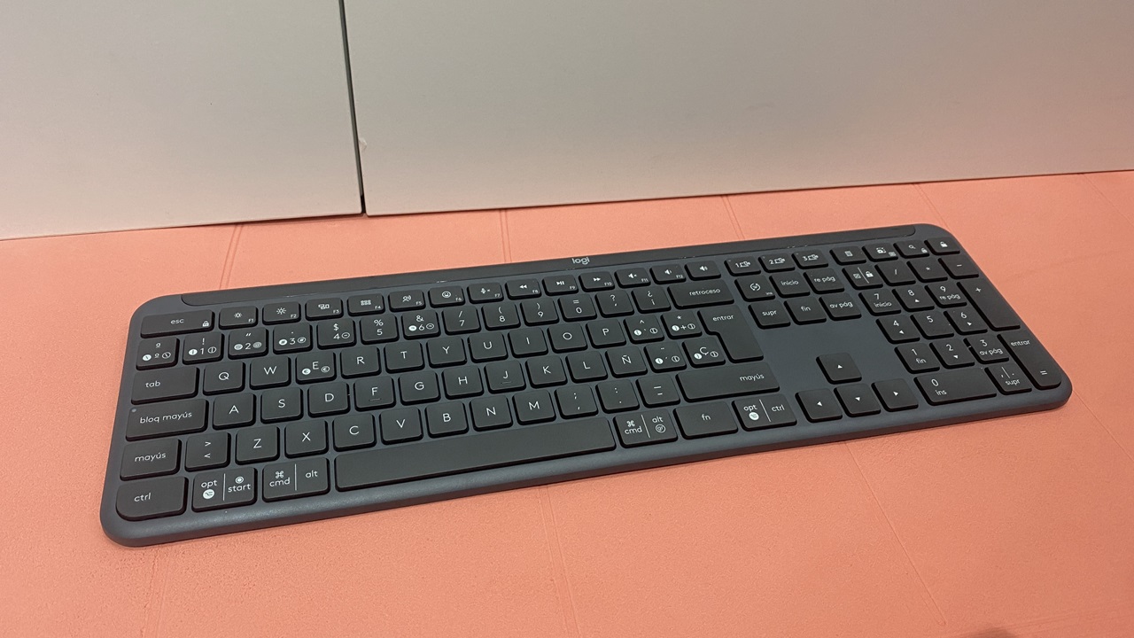 Logitech Signature Slim K950 (2)